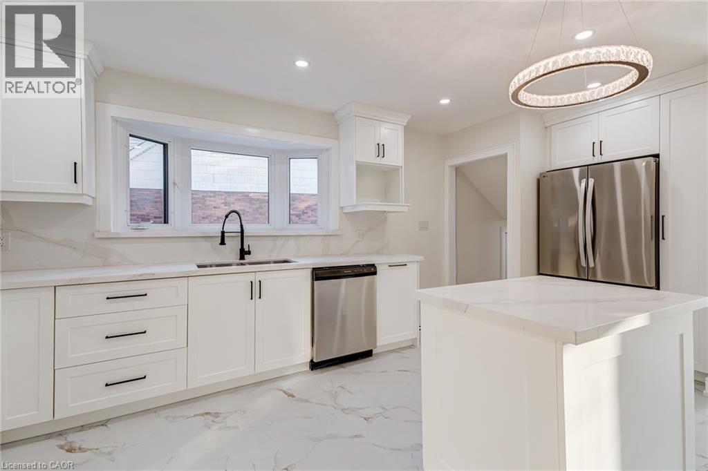 63 Hardale Crescent, Hamilton, ON - Indoor Photo Showing Kitchen With Upgraded Kitchen