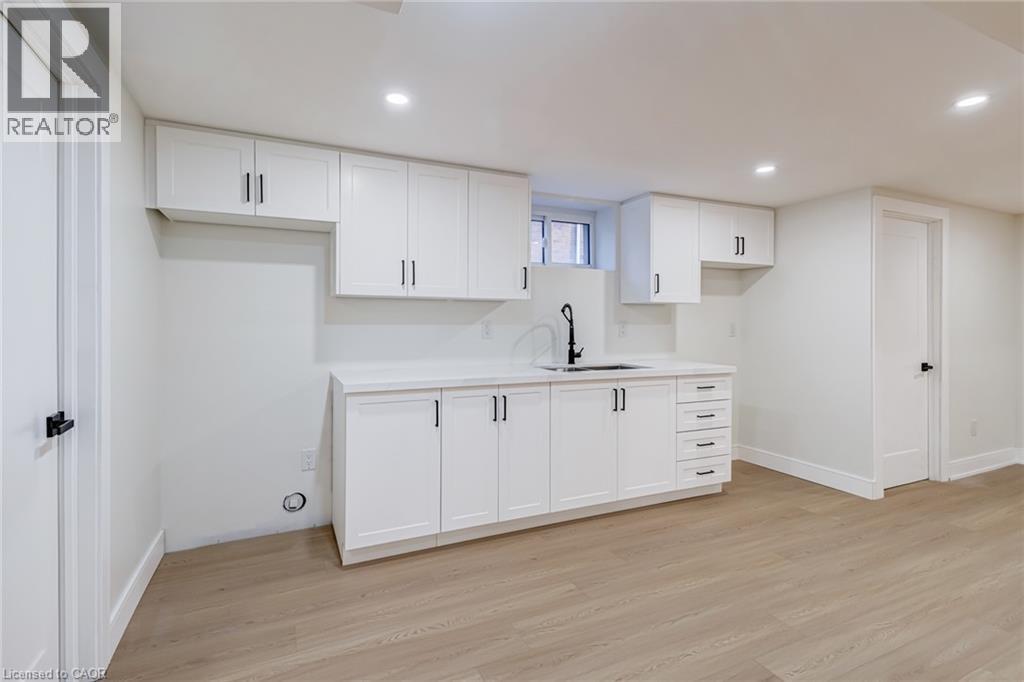 63 Hardale Crescent, Hamilton, ON - Indoor Photo Showing Kitchen