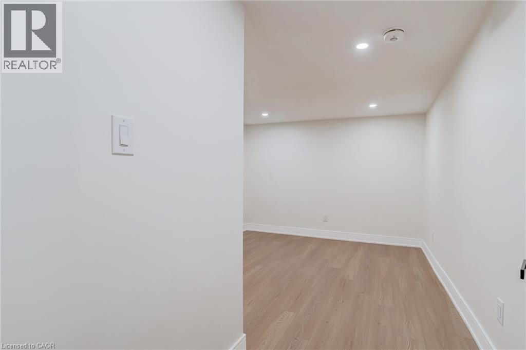 63 Hardale Crescent, Hamilton, ON - Indoor Photo Showing Other Room