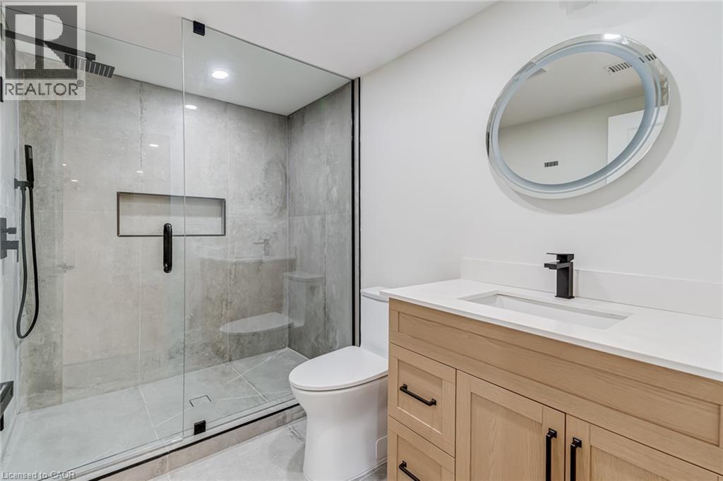63 Hardale Crescent, Hamilton, ON - Indoor Photo Showing Bathroom