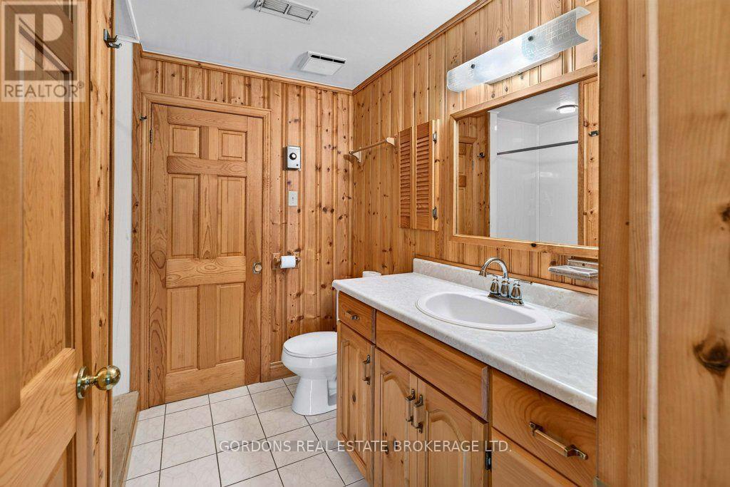 2950 R29, Rideau Lakes, ON - Indoor Photo Showing Bathroom