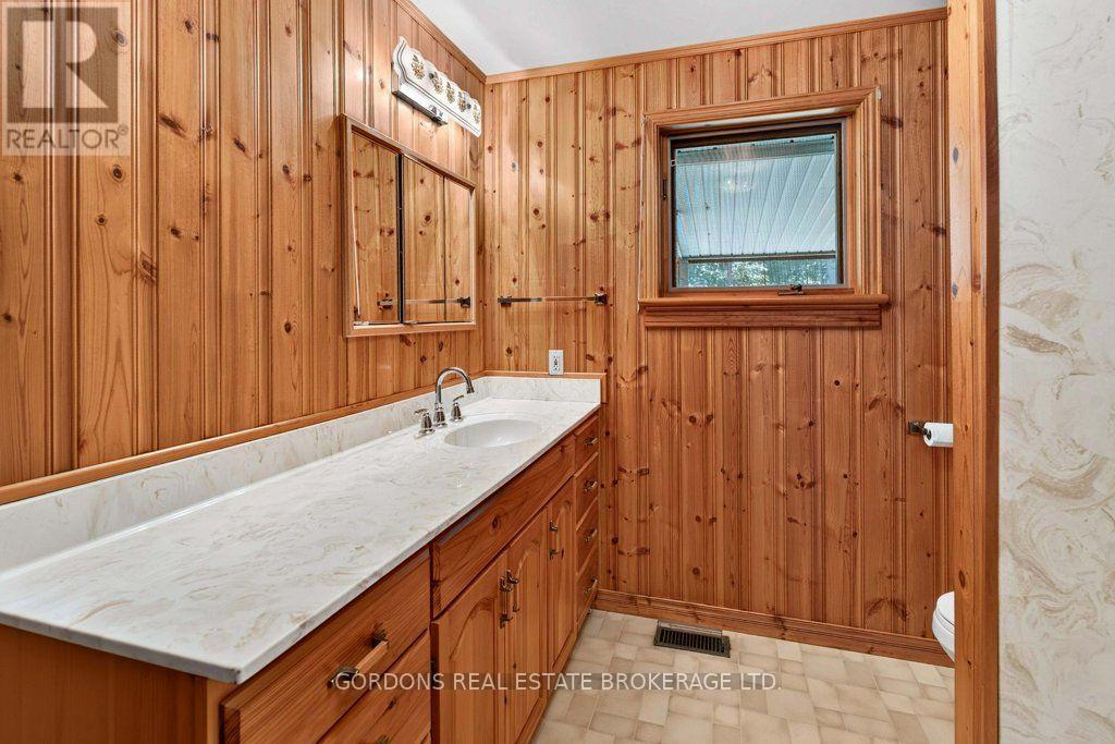 2950 R29, Rideau Lakes, ON - Indoor Photo Showing Bathroom
