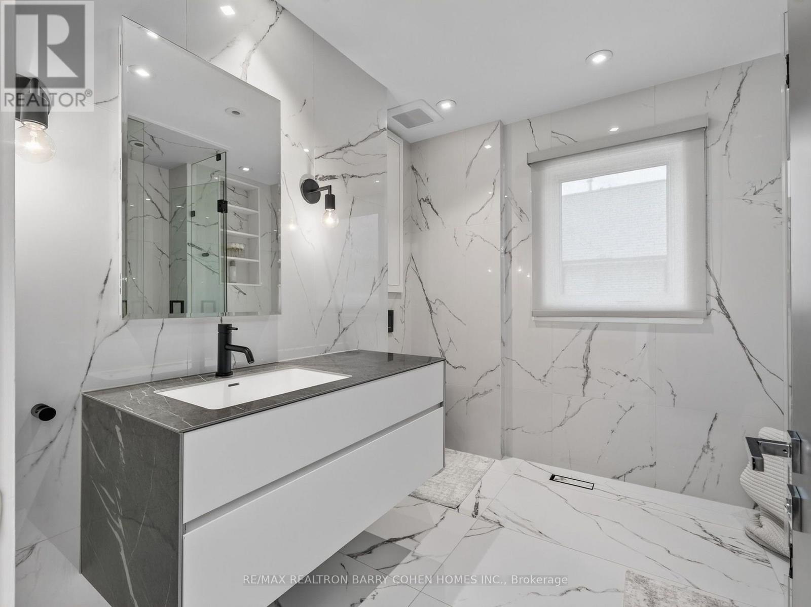 7 Glen Rush Boulevard, Toronto, ON - Indoor Photo Showing Bathroom
