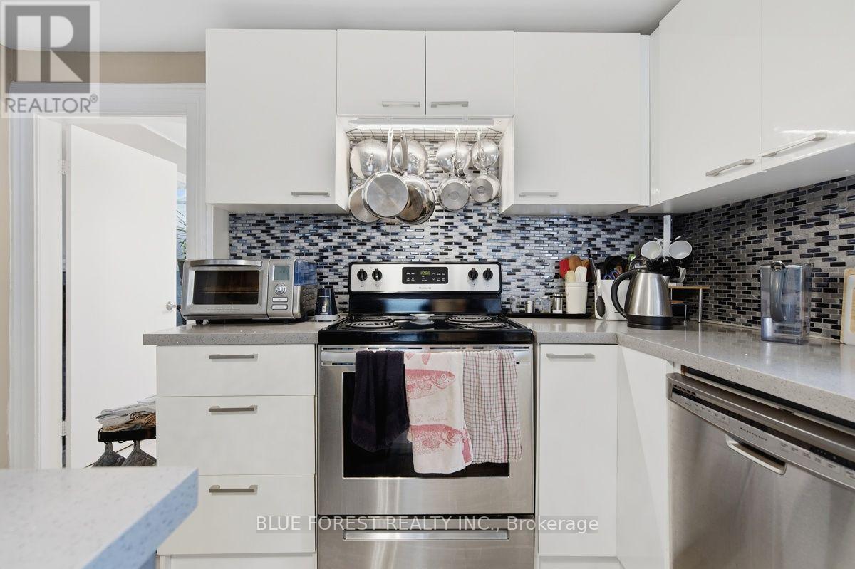 21 Isabel Street, St. Thomas, ON - Indoor Photo Showing Kitchen