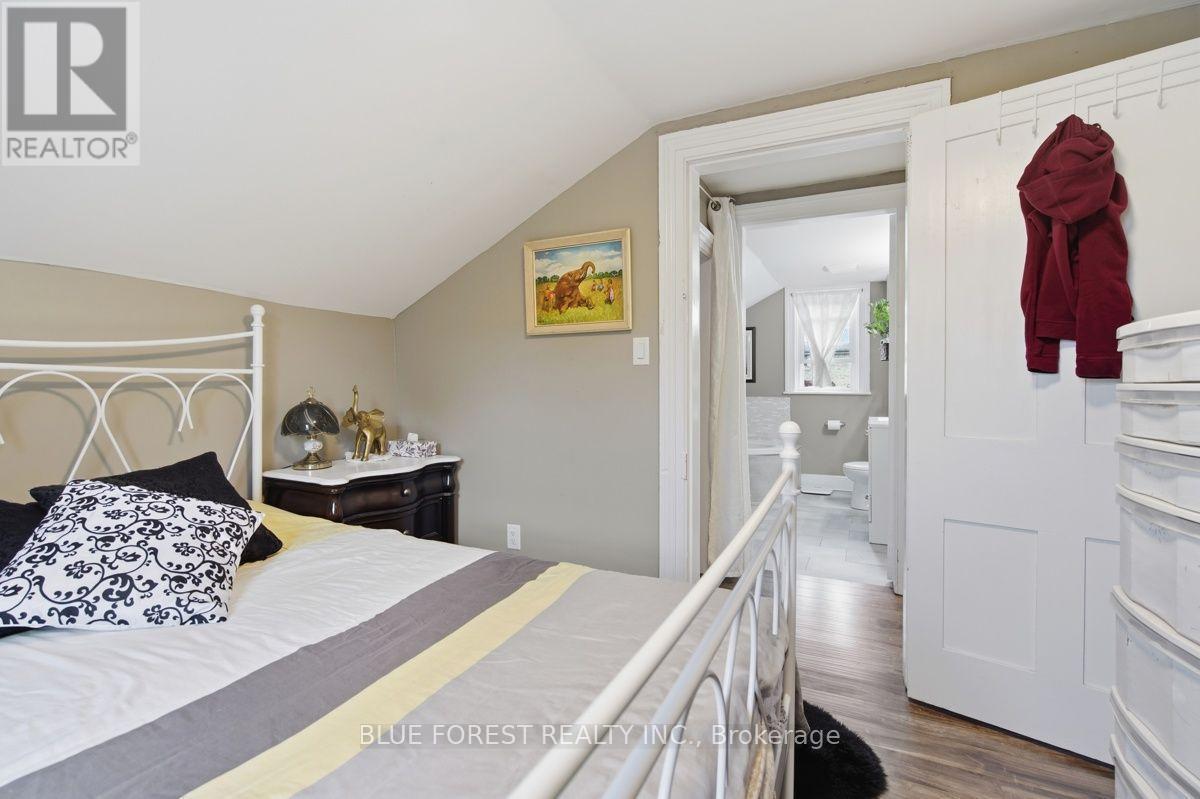 21 Isabel Street, St. Thomas, ON - Indoor Photo Showing Bedroom