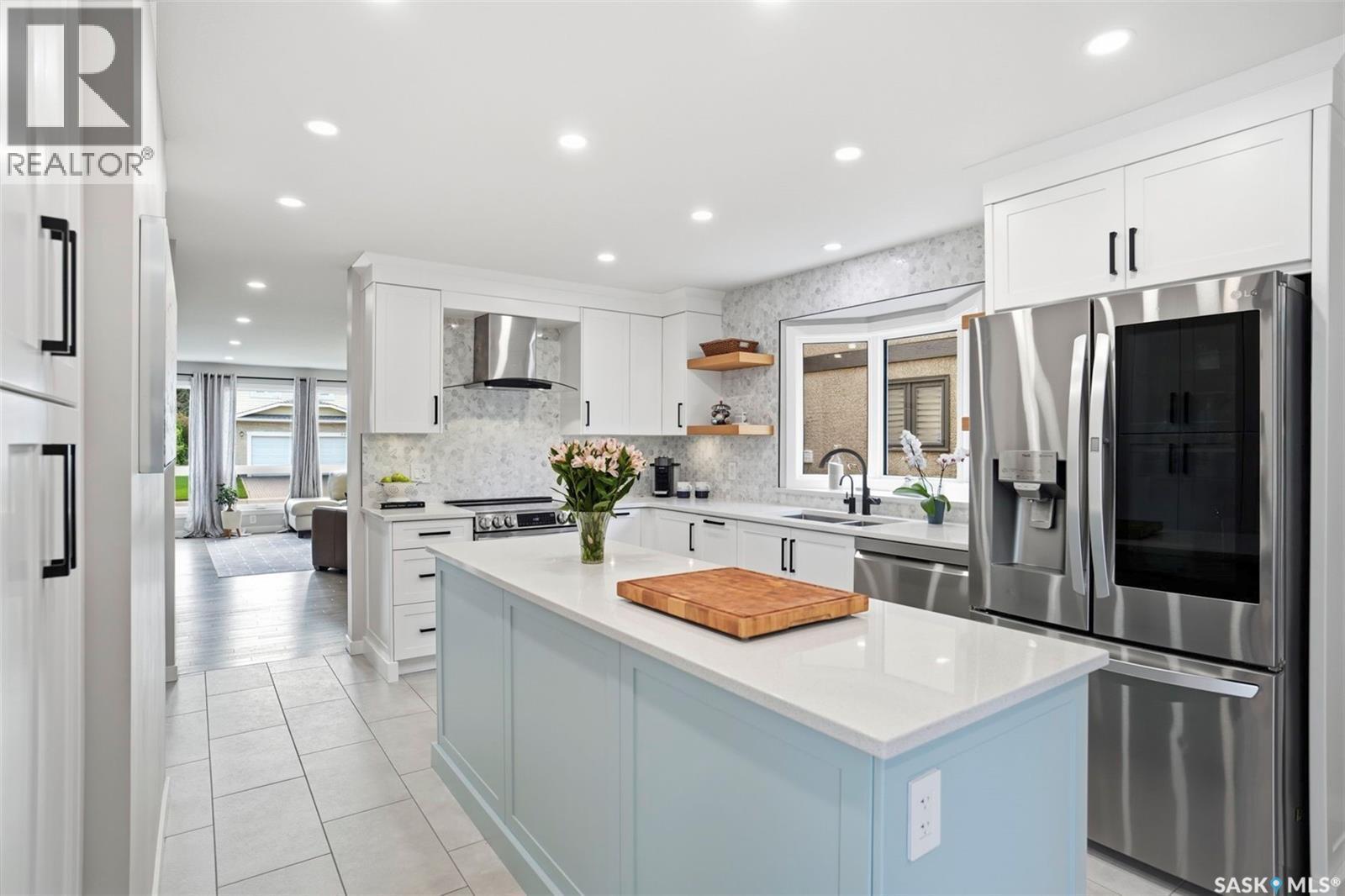306 Whitewood Road, Saskatoon, SK - Indoor Photo Showing Kitchen With Upgraded Kitchen