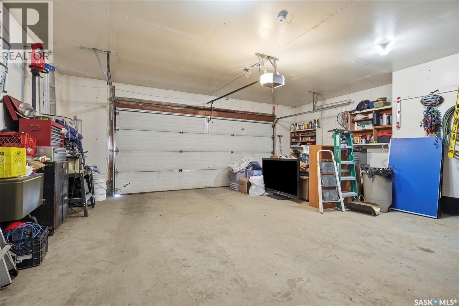 306 Whitewood Road, Saskatoon, SK - Indoor Photo Showing Garage