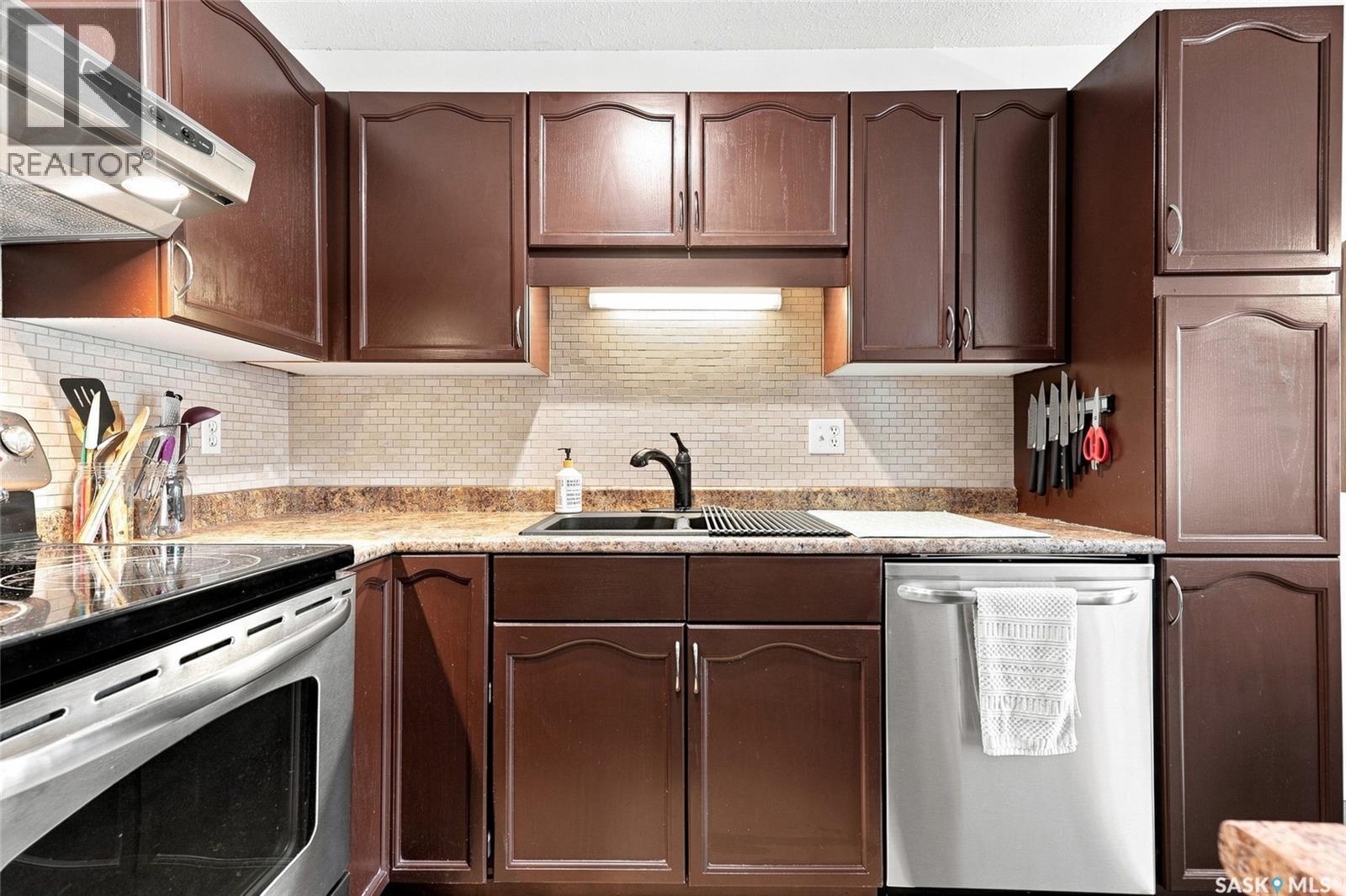 20 327 Berini Drive, Saskatoon, SK - Indoor Photo Showing Kitchen With Double Sink With Upgraded Kitchen