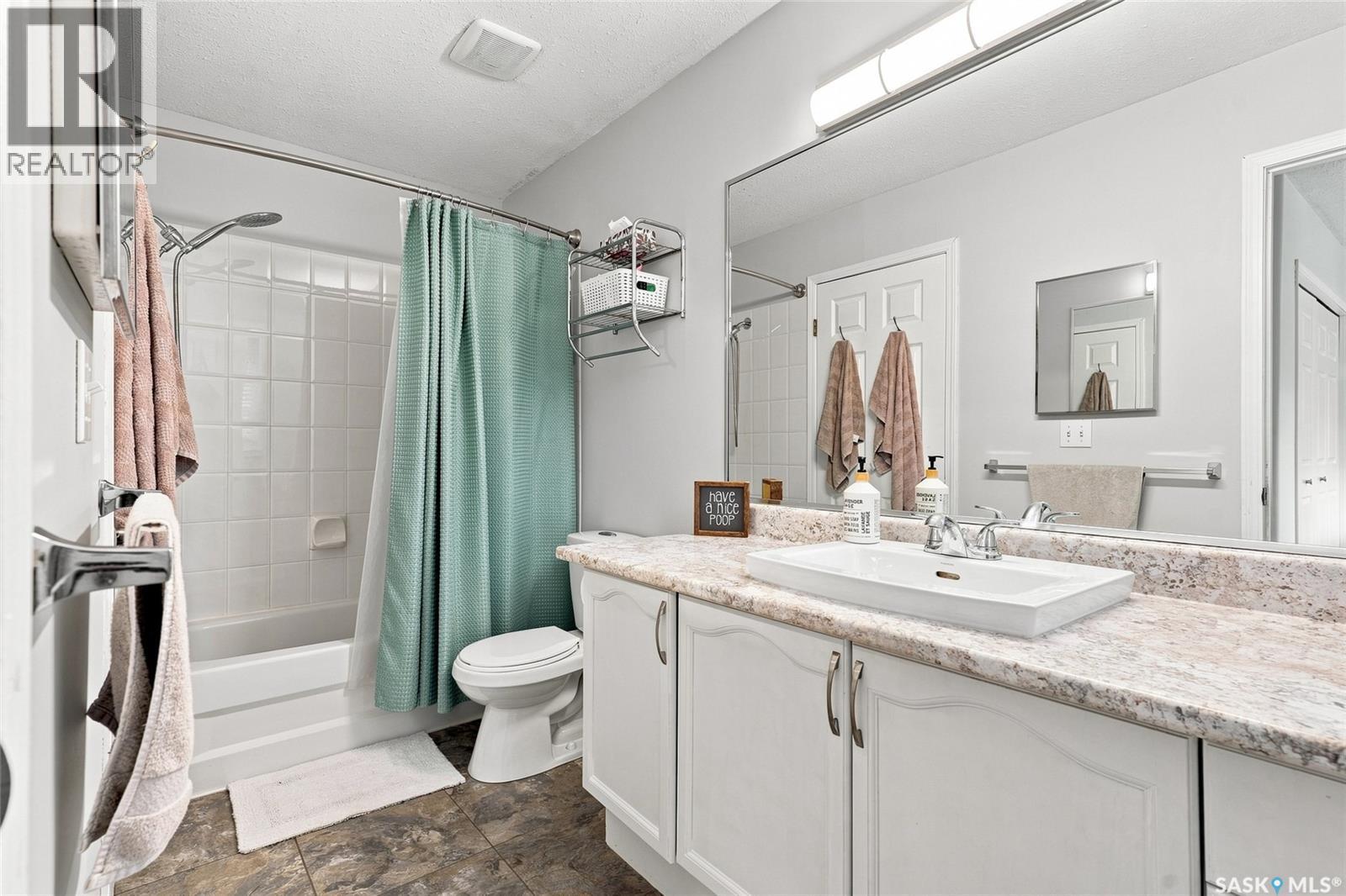 20 327 Berini Drive, Saskatoon, SK - Indoor Photo Showing Bathroom