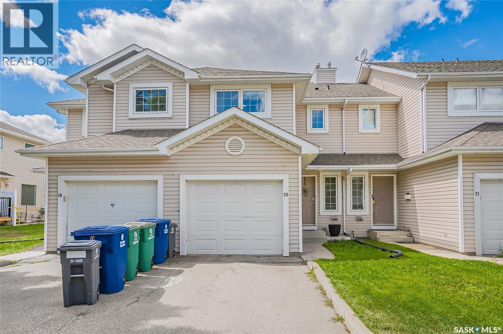 20 327 Berini Drive, Saskatoon, SK - Outdoor