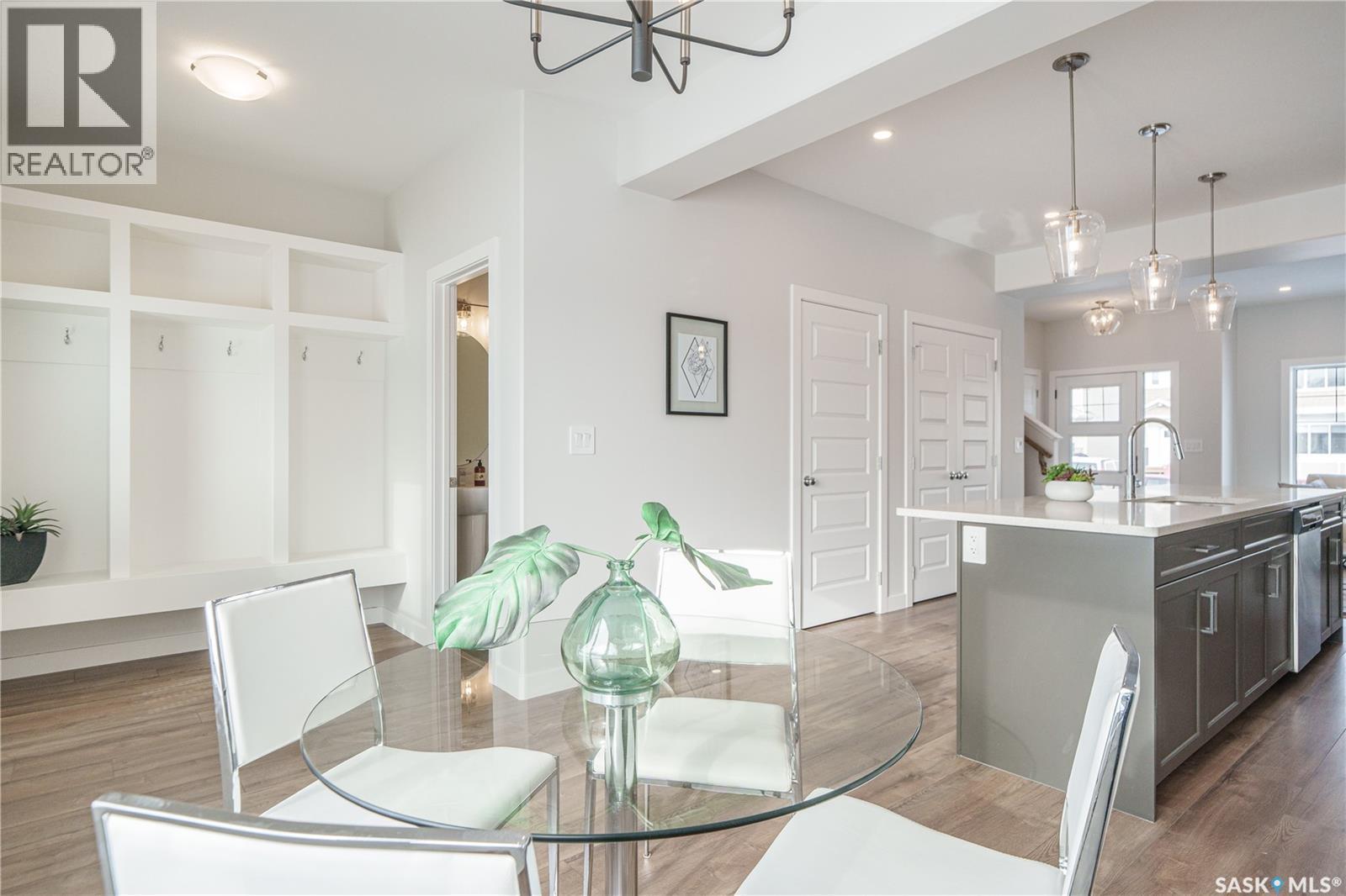 3116 Green Turtle Road, Regina, SK - Indoor Photo Showing Kitchen With Upgraded Kitchen