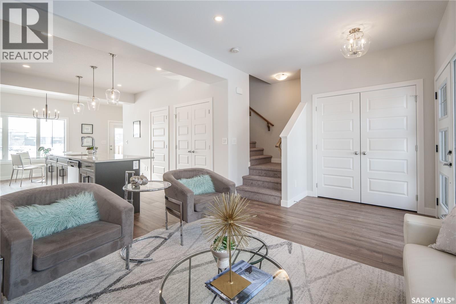 3116 Green Turtle Road, Regina, SK - Indoor Photo Showing Living Room