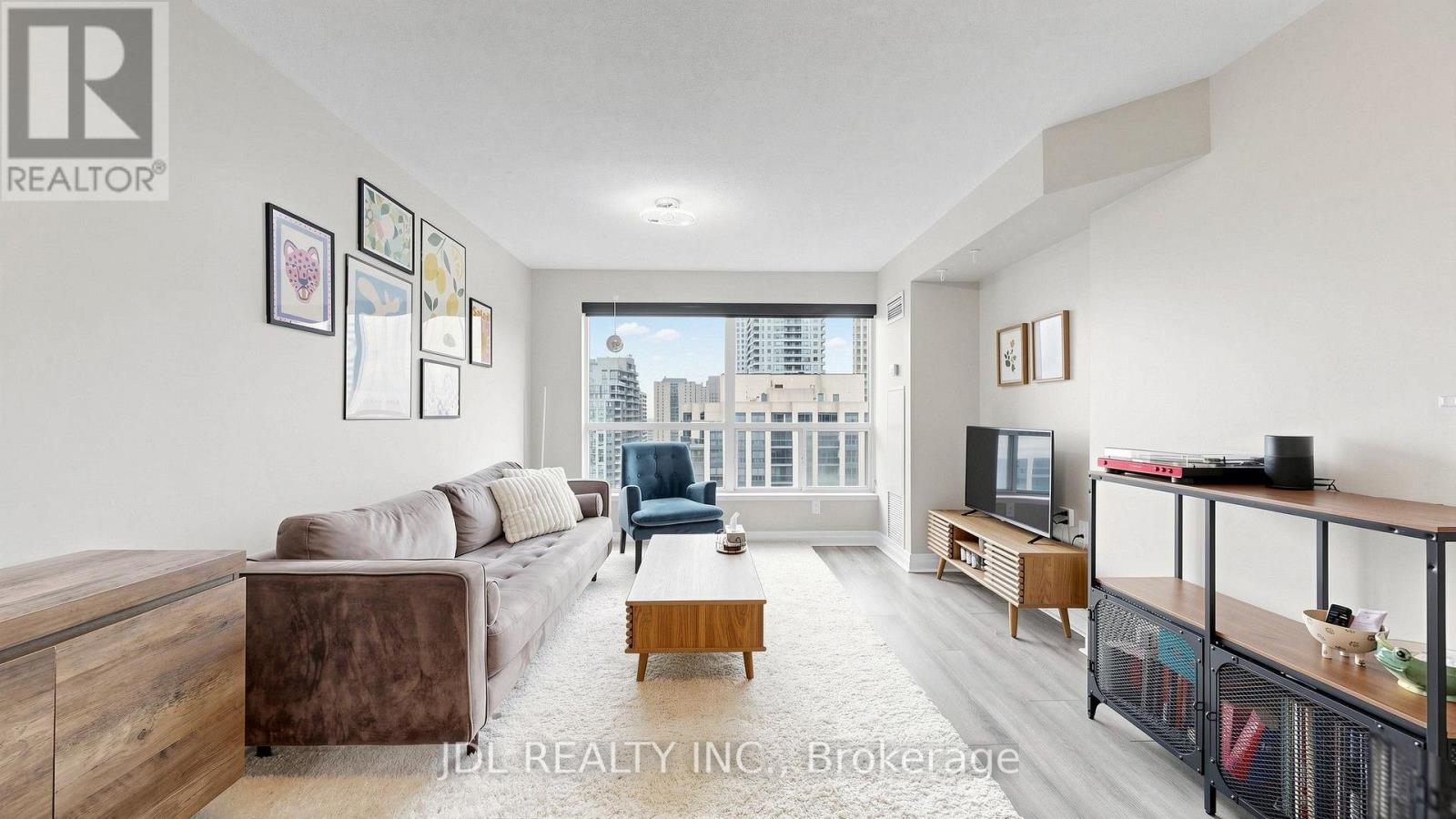 2005 - 21 Hillcrest Avenue, Toronto, ON - Indoor
