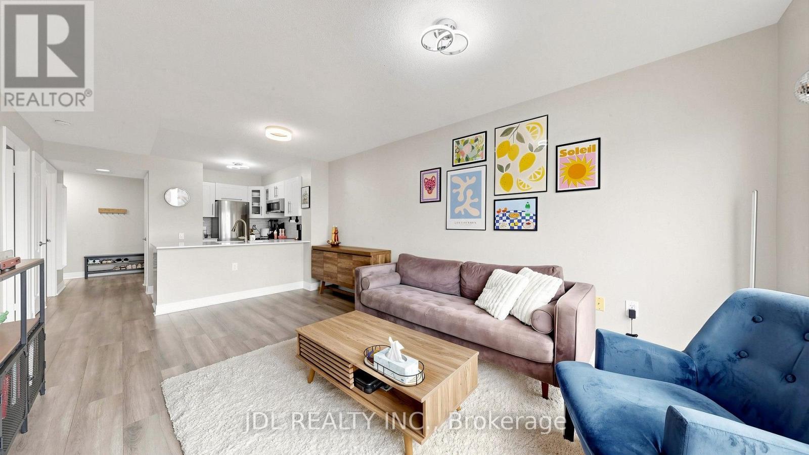 2005 - 21 Hillcrest Avenue, Toronto, ON - Indoor Photo Showing Living Room