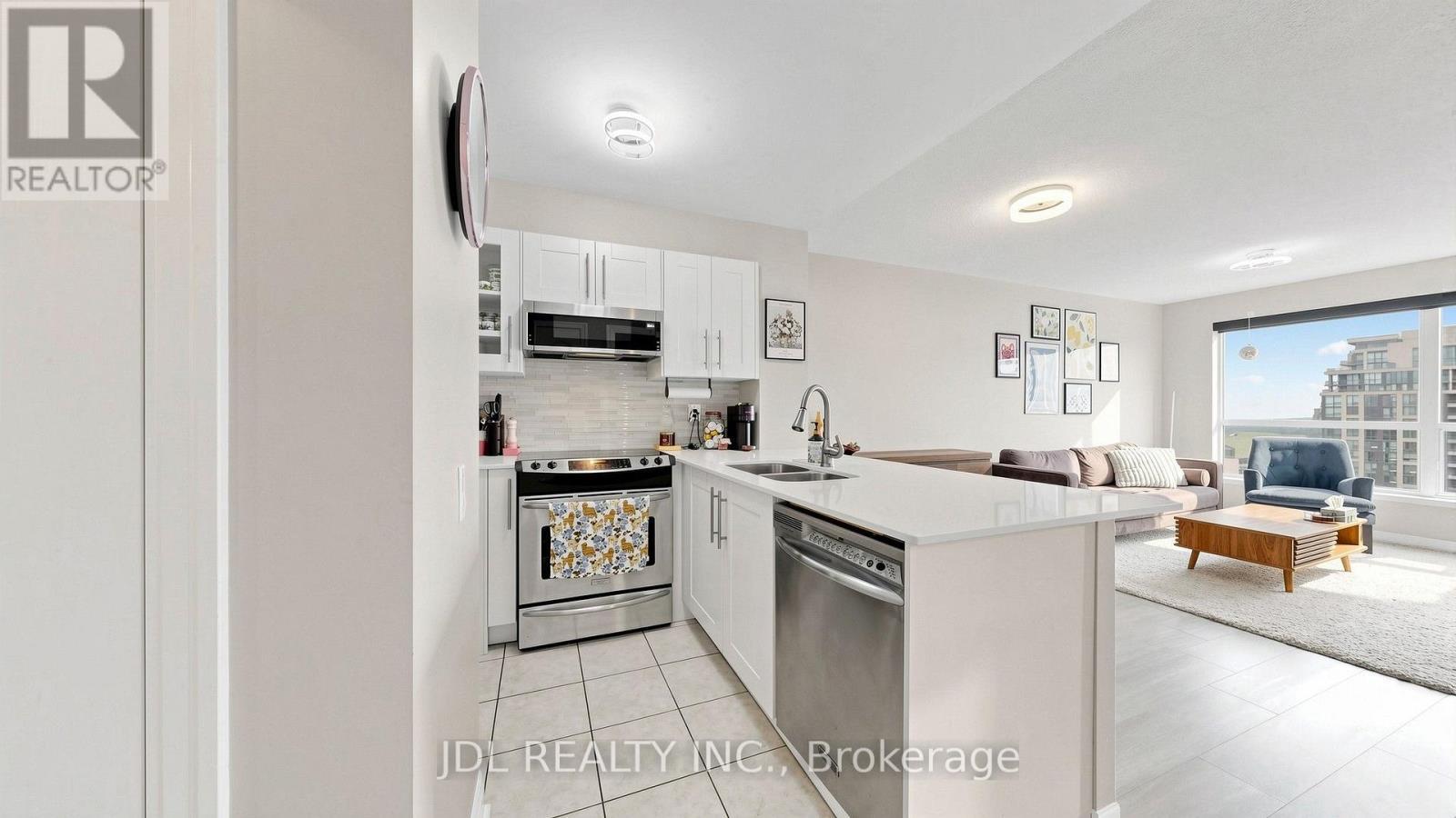 2005 - 21 Hillcrest Avenue, Toronto, ON - Indoor Photo Showing Kitchen With Double Sink