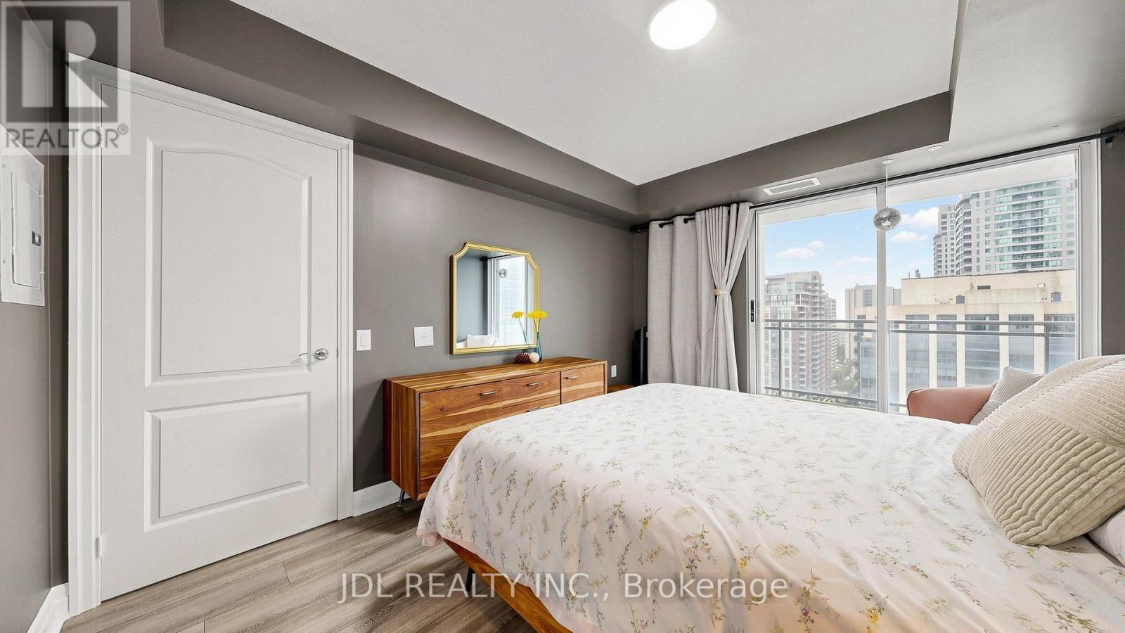 2005 - 21 Hillcrest Avenue, Toronto, ON - Indoor Photo Showing Bedroom