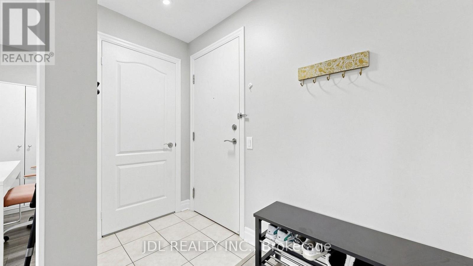 2005 - 21 Hillcrest Avenue, Toronto, ON - Indoor Photo Showing Other Room