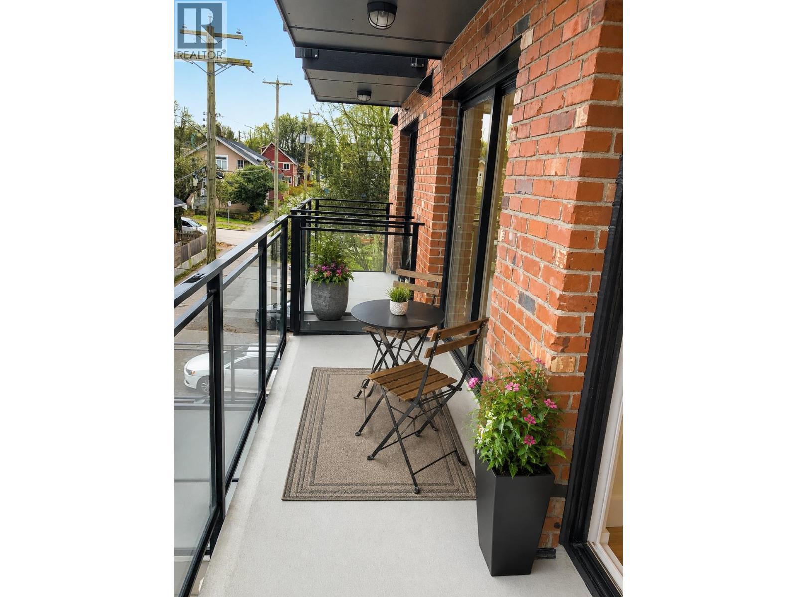 928 Commercial Drive, Vancouver, BC - Outdoor With Exterior