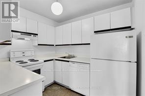 1107 - 475 Laurier Avenue W, Ottawa, ON - Indoor Photo Showing Kitchen