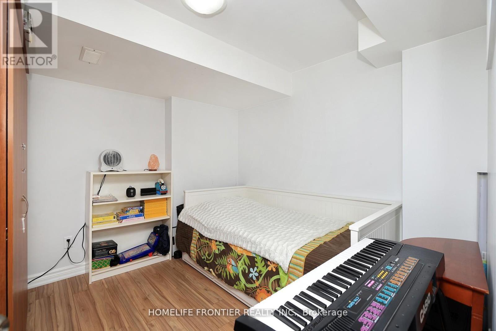 3213 Escada Drive, Mississauga, ON - Indoor Photo Showing Bedroom