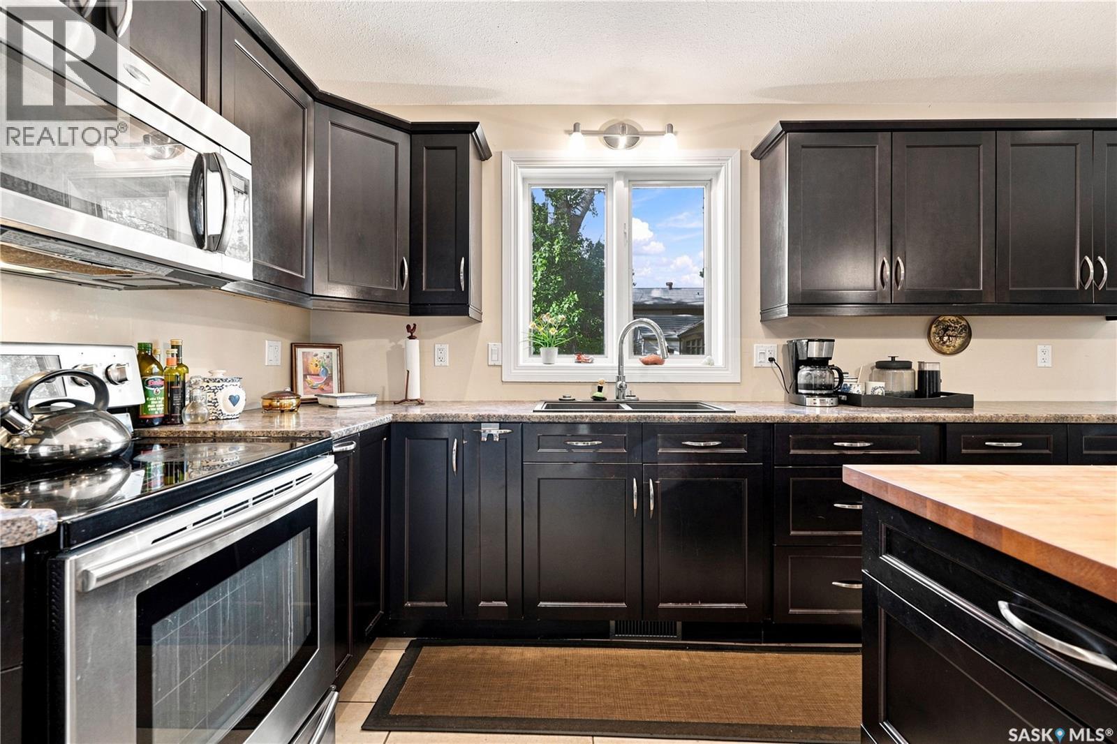 30 Roborecki Terrace, Saskatoon, SK - Indoor Photo Showing Kitchen With Double Sink With Upgraded Kitchen
