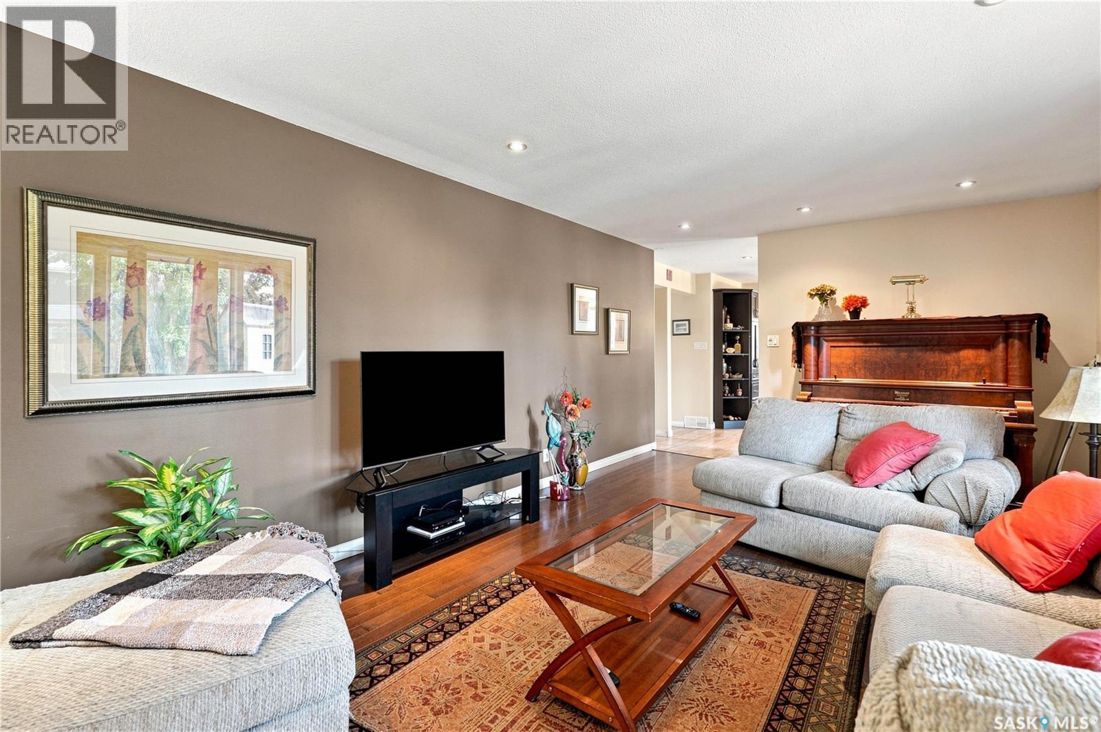 30 Roborecki Terrace, Saskatoon, SK - Indoor Photo Showing Living Room