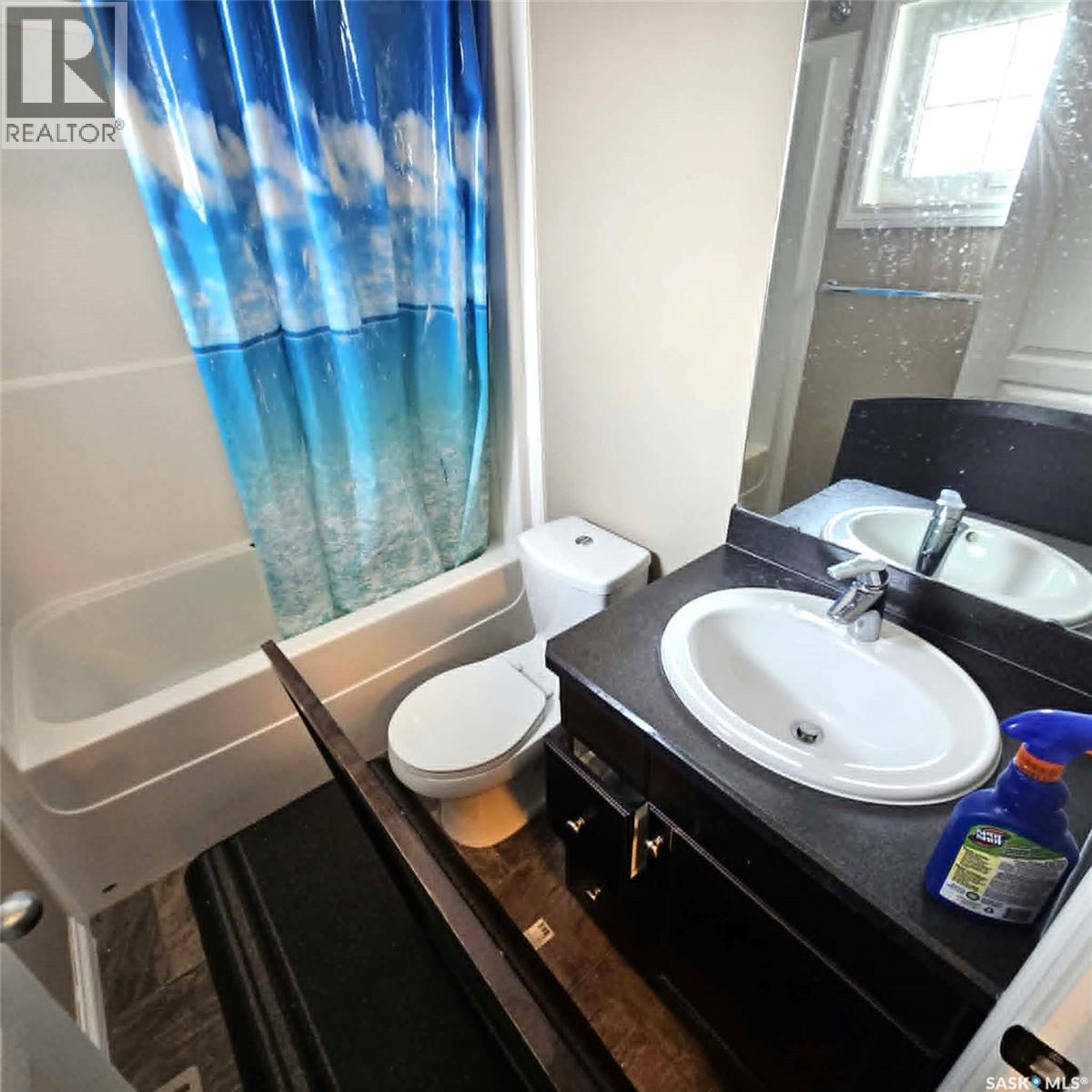 5008 Aerial Crescent, Regina, SK - Indoor Photo Showing Bathroom