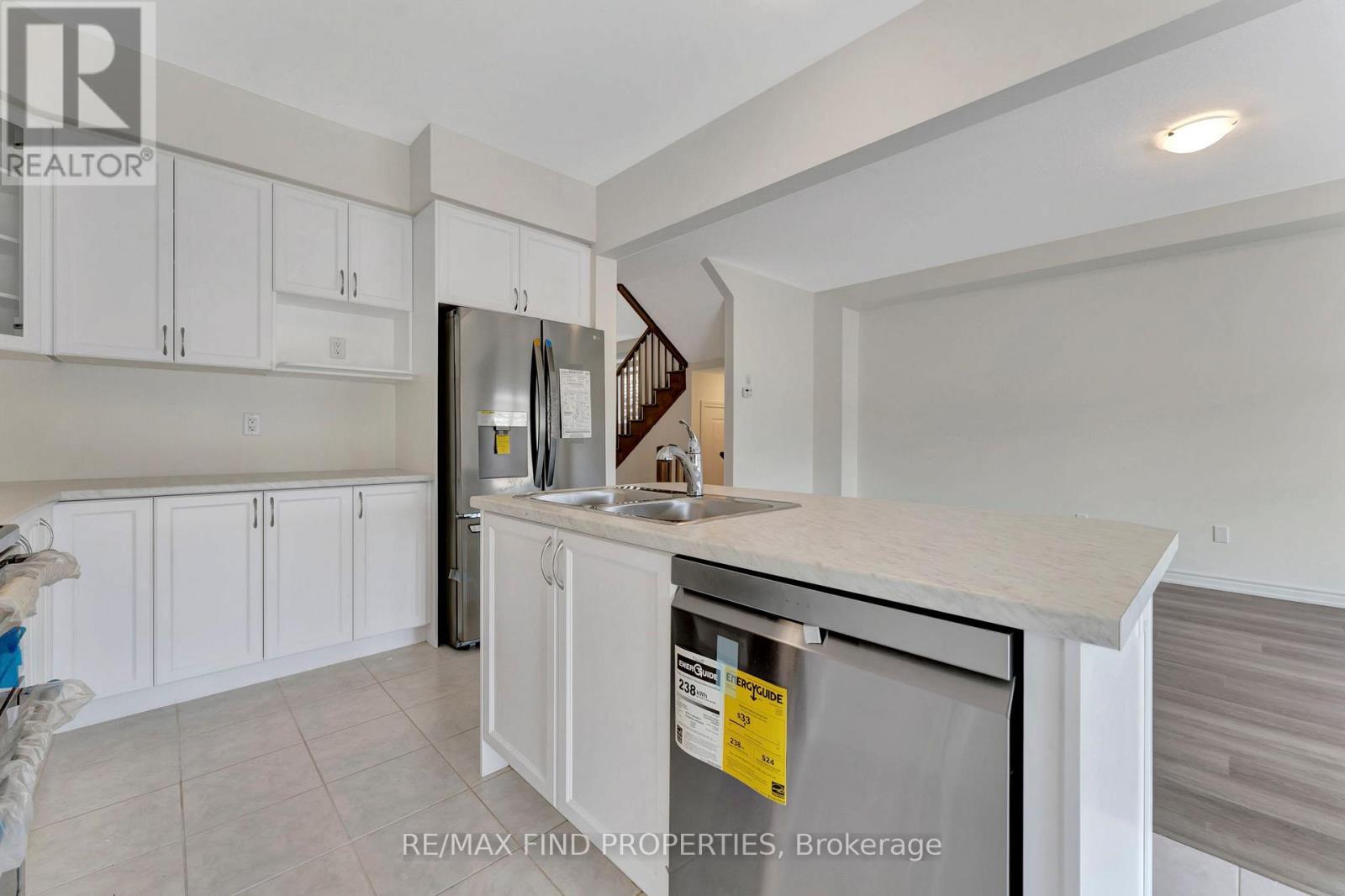 21 Dennis Avenue, Brantford, ON - Indoor Photo Showing Kitchen With Double Sink