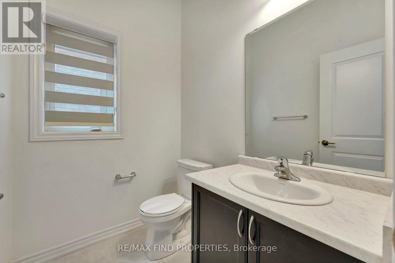 21 Dennis Avenue, Brantford, ON - Indoor Photo Showing Bathroom