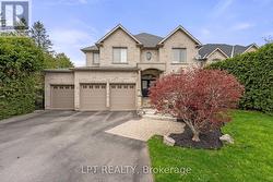 112 TYLER STREET Aurora, ON L4G 2N3
