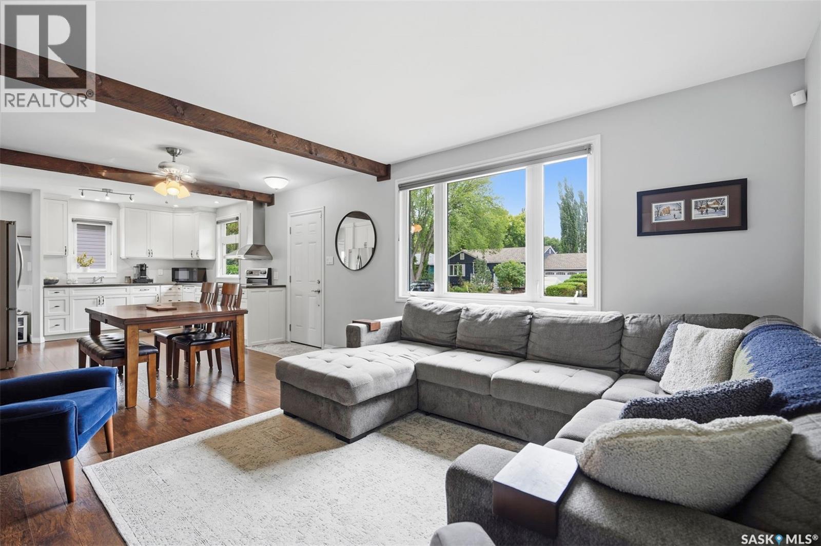 1125 2Nd Street E, Saskatoon, SK - Indoor Photo Showing Living Room