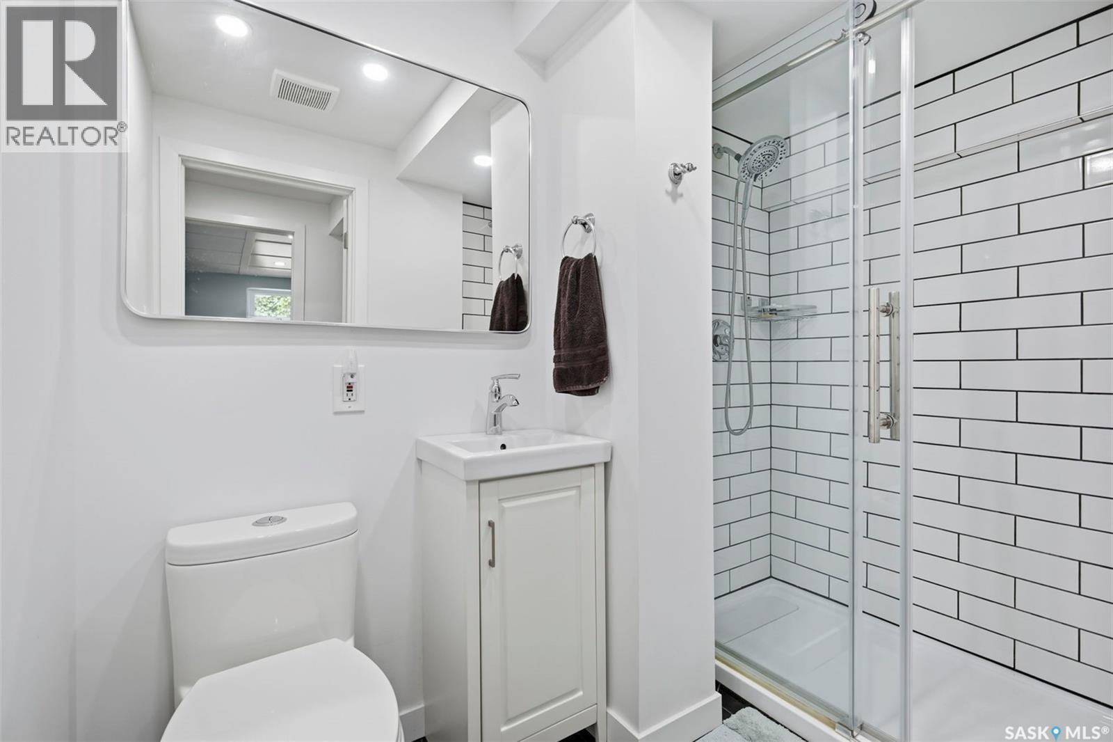 1125 2Nd Street E, Saskatoon, SK - Indoor Photo Showing Bathroom