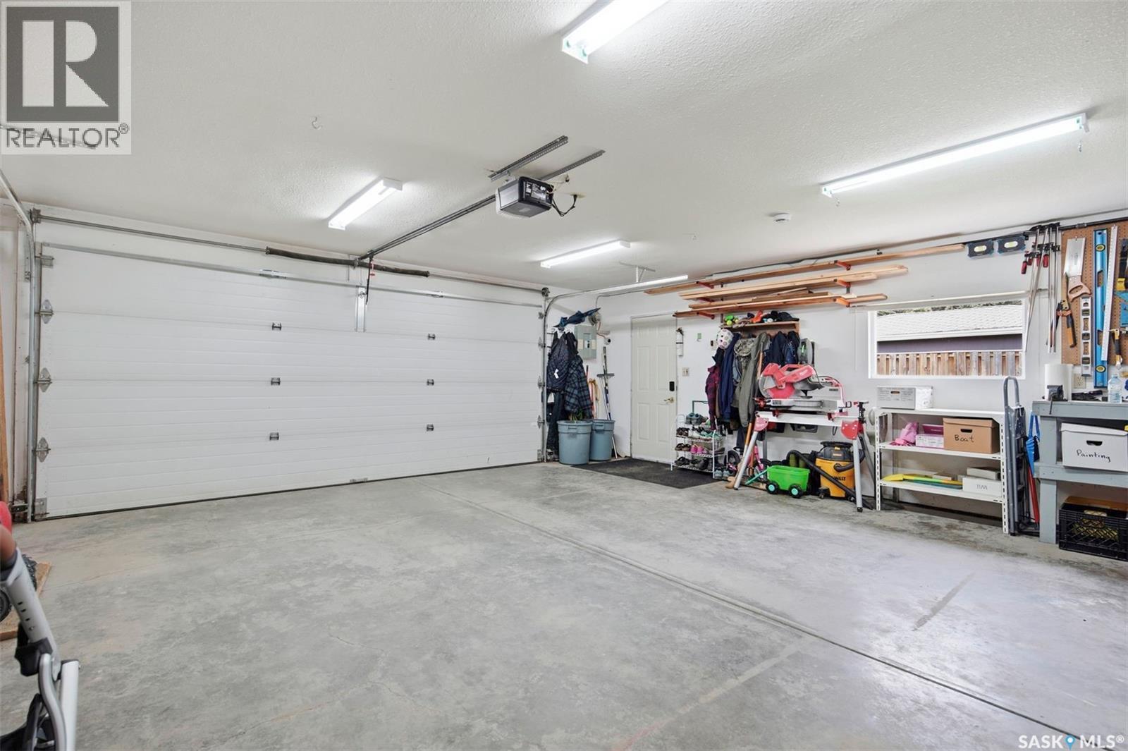 1125 2Nd Street E, Saskatoon, SK - Indoor Photo Showing Garage