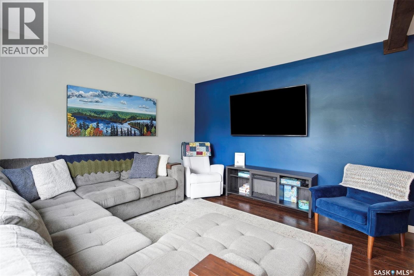 1125 2Nd Street E, Saskatoon, SK - Indoor Photo Showing Living Room