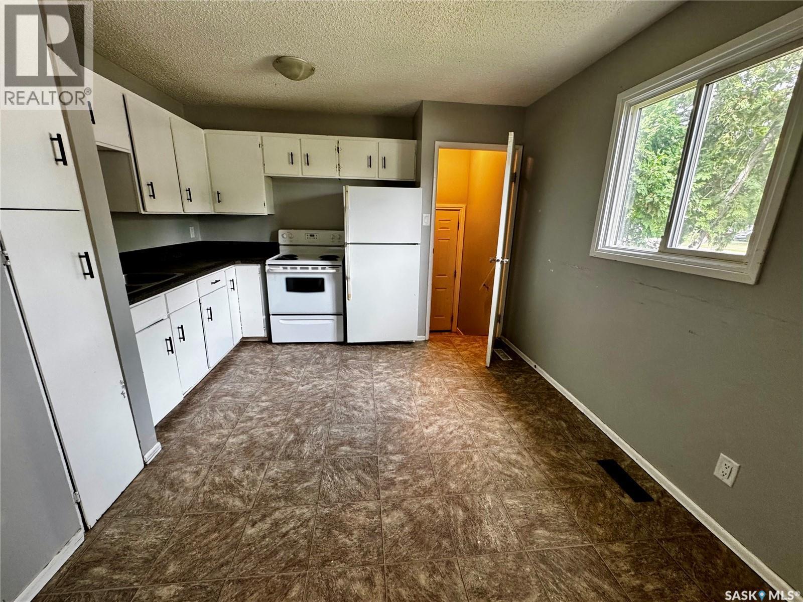 3355 33Rd Street W, Saskatoon, SK - Indoor Photo Showing Kitchen