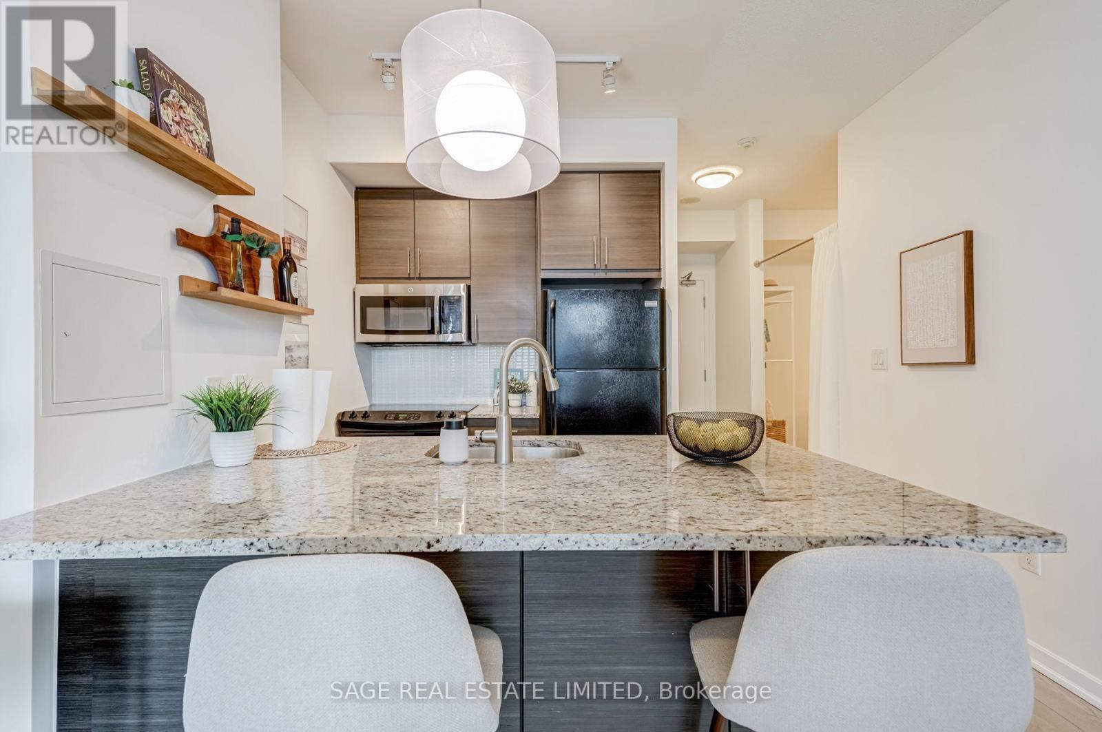 1303 - 70 Forest Manor Road, Toronto, ON - Indoor Photo Showing Kitchen With Upgraded Kitchen