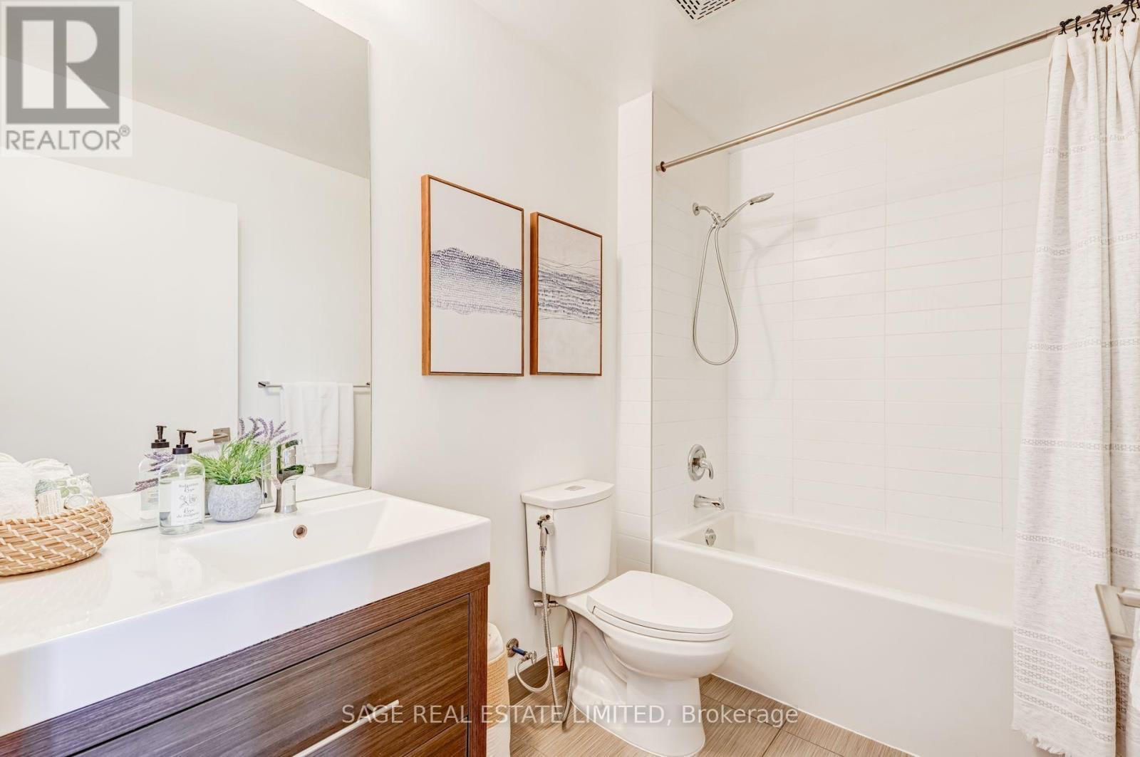1303 - 70 Forest Manor Road, Toronto, ON - Indoor Photo Showing Bathroom