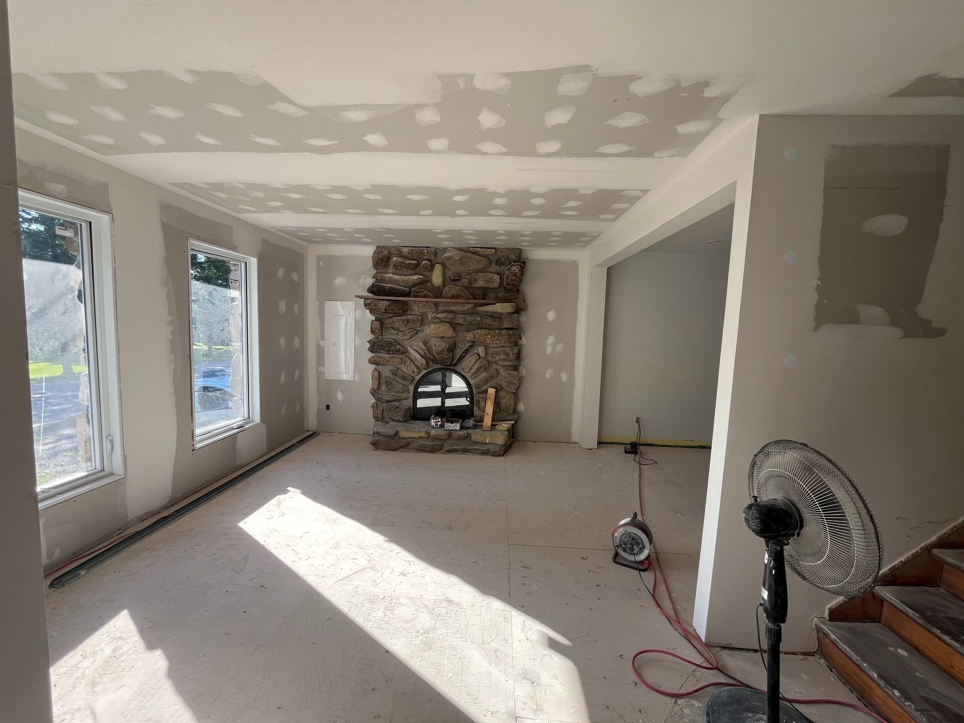 Salon - 932 Rue Principale, Prévost, QC - Indoor Photo Showing Other Room With Fireplace