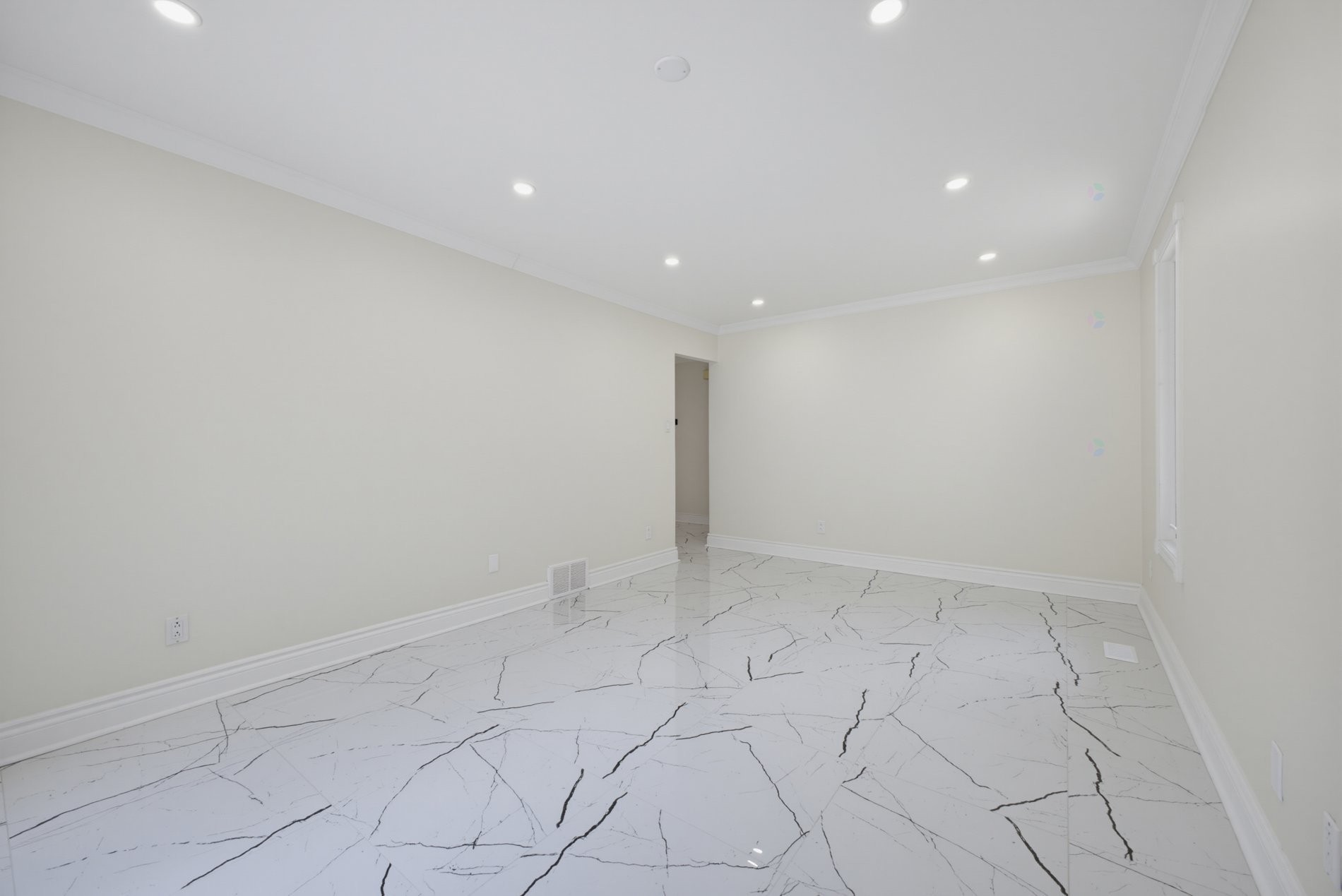 Family Room - 138 Rue Stéphanie, Dollard-Des-Ormeaux, QC - Indoor Photo Showing Other Room