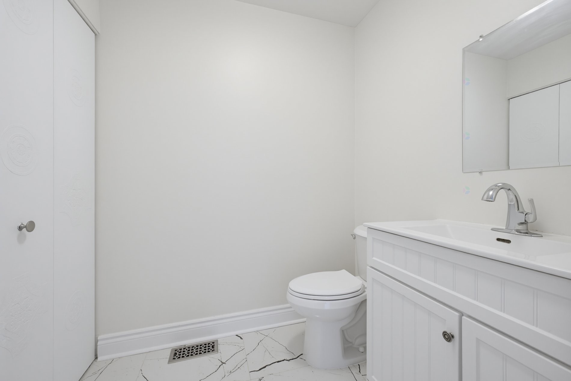 Powder room - 138 Rue Stéphanie, Dollard-Des-Ormeaux, QC - Indoor Photo Showing Bathroom