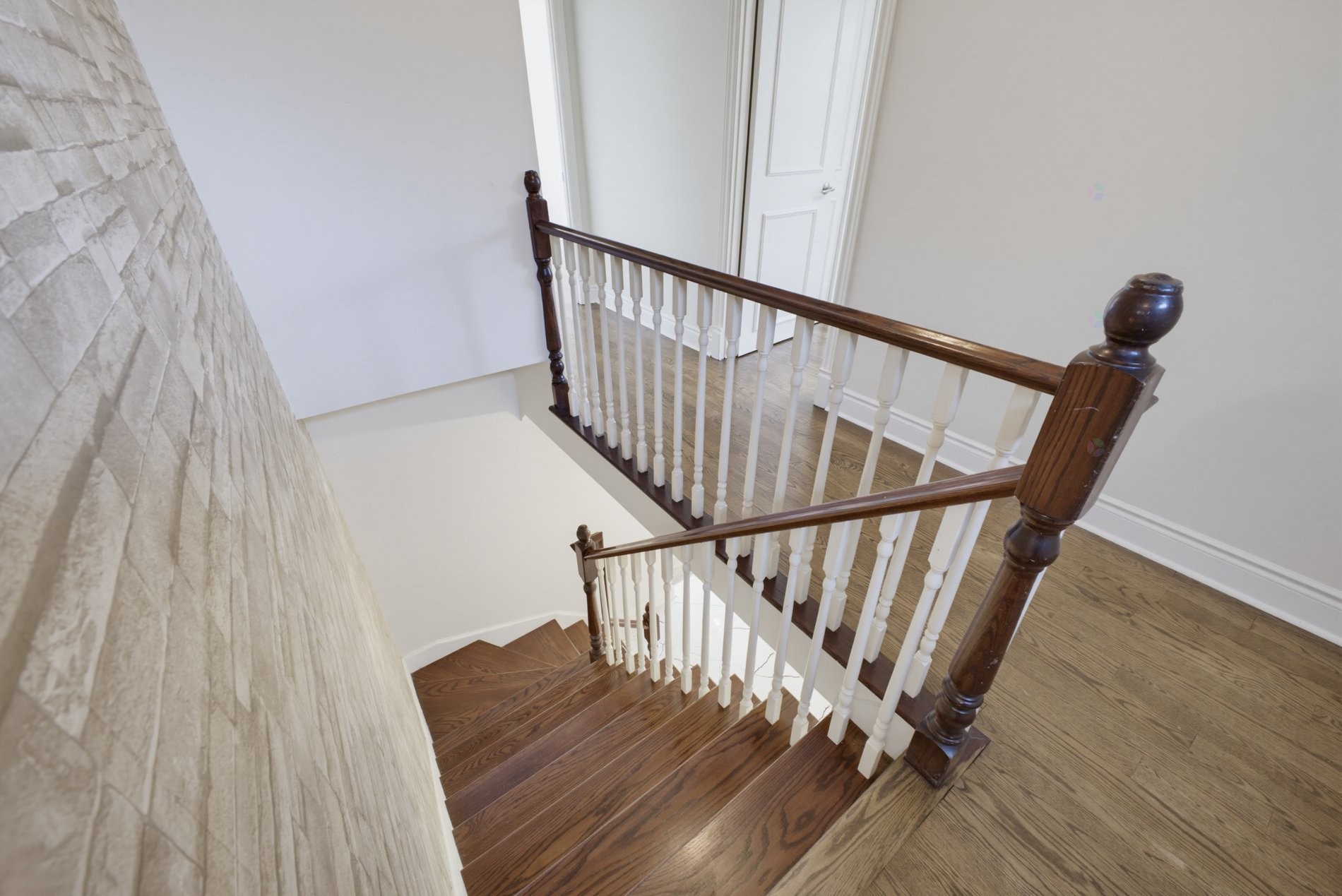 Staircase - 138 Rue Stéphanie, Dollard-Des-Ormeaux, QC - Indoor Photo Showing Other Room