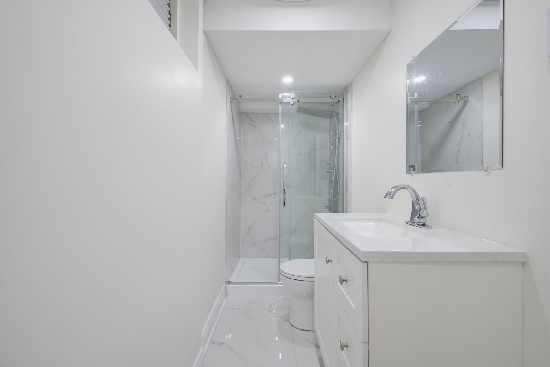Bathroom - 138 Rue Stéphanie, Dollard-Des-Ormeaux, QC - Indoor Photo Showing Bathroom