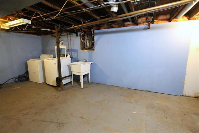 210 Ferndale Ave, Winnipeg, MB - Indoor Photo Showing Basement