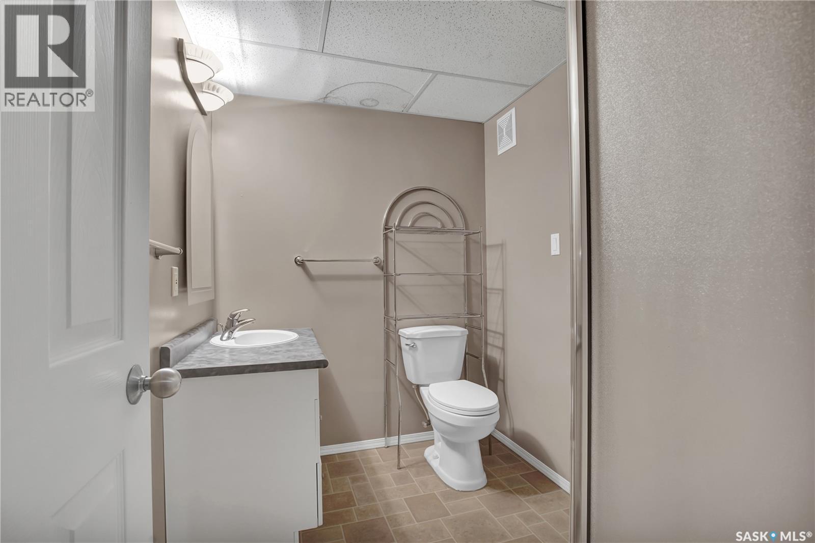 201 Centennial Road, Hague, SK - Indoor Photo Showing Bathroom