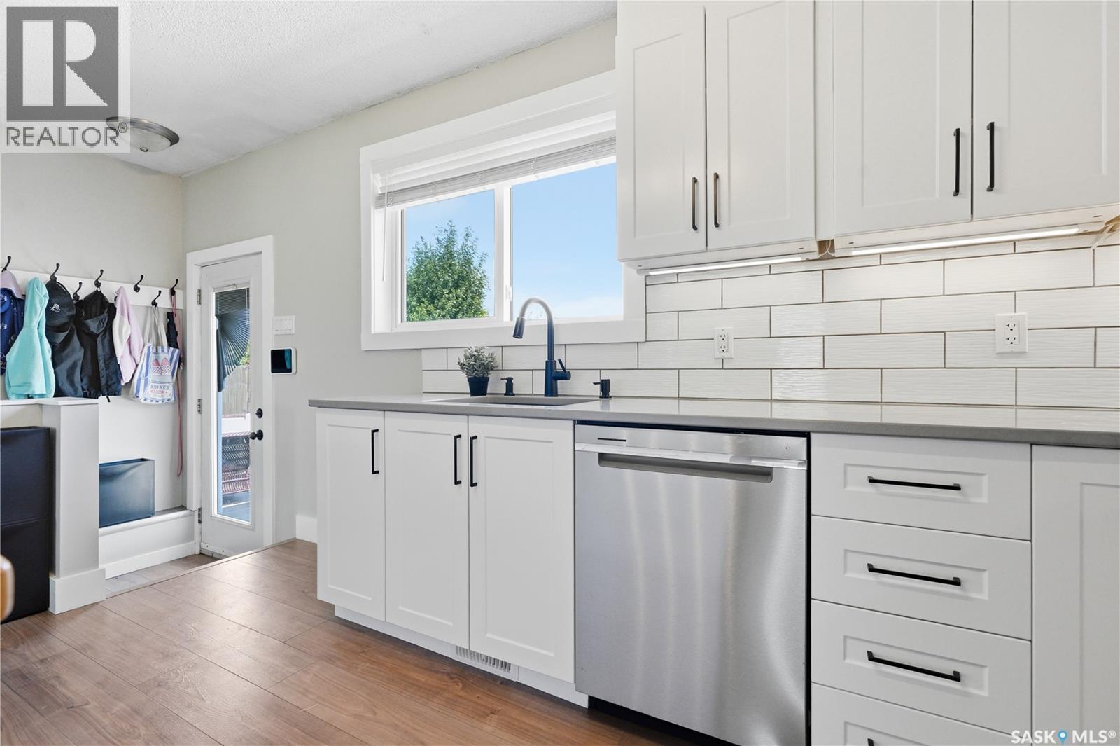 122 Montreal Avenue S, Saskatoon, SK - Indoor Photo Showing Kitchen