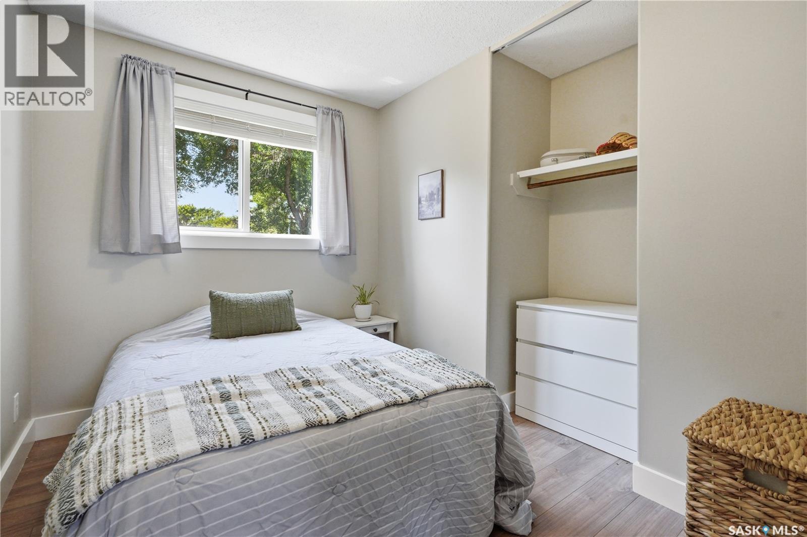 122 Montreal Avenue S, Saskatoon, SK - Indoor Photo Showing Bedroom