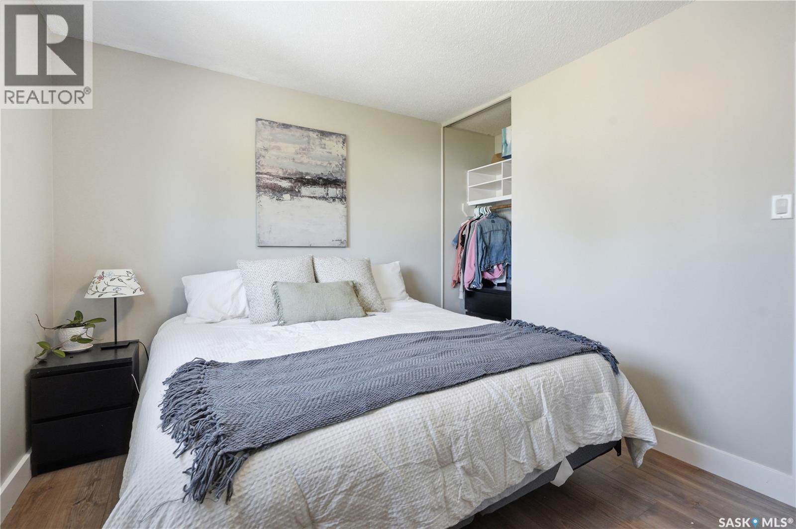 122 Montreal Avenue S, Saskatoon, SK - Indoor Photo Showing Bedroom