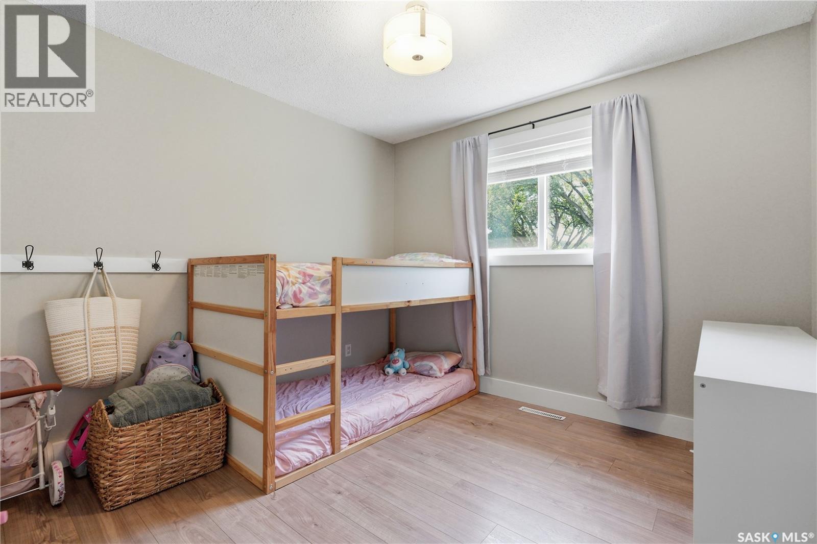 122 Montreal Avenue S, Saskatoon, SK - Indoor