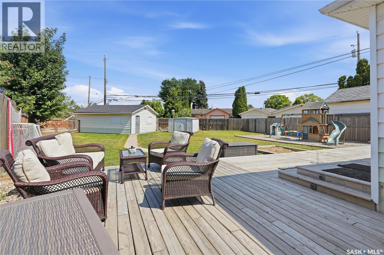 122 Montreal Avenue S, Saskatoon, SK - Outdoor With Deck Patio Veranda With Exterior