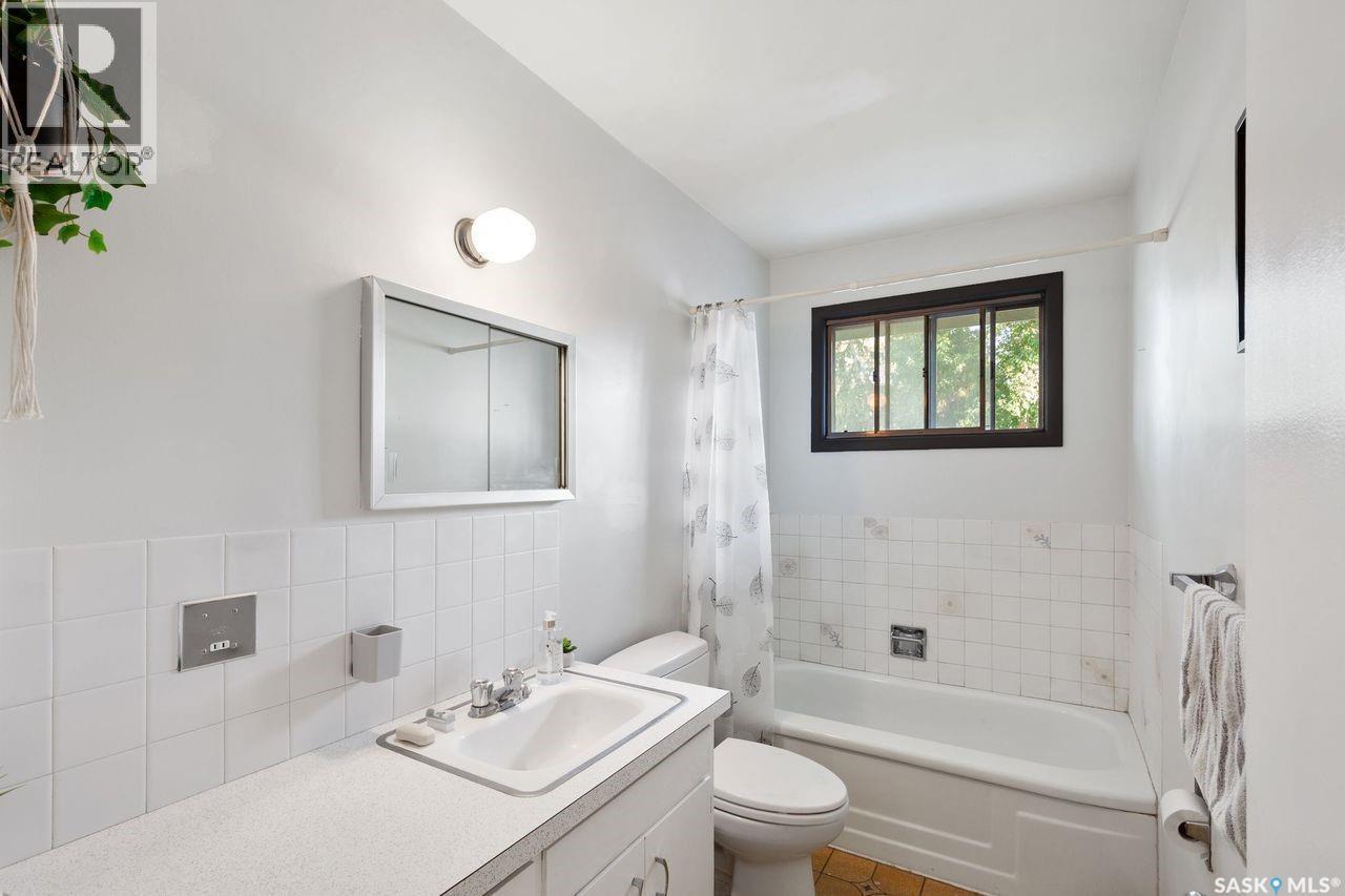 2709 Ferguson Avenue, Saskatoon, SK - Indoor Photo Showing Bathroom